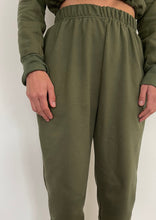 Load image into Gallery viewer, RELAXED SWEATPANTS - OLIVE
