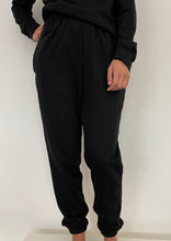 Load image into Gallery viewer, RELAXED SWEATPANTS - BLACK
