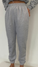 Load image into Gallery viewer, RELAXED SWEATPANTS - GREY
