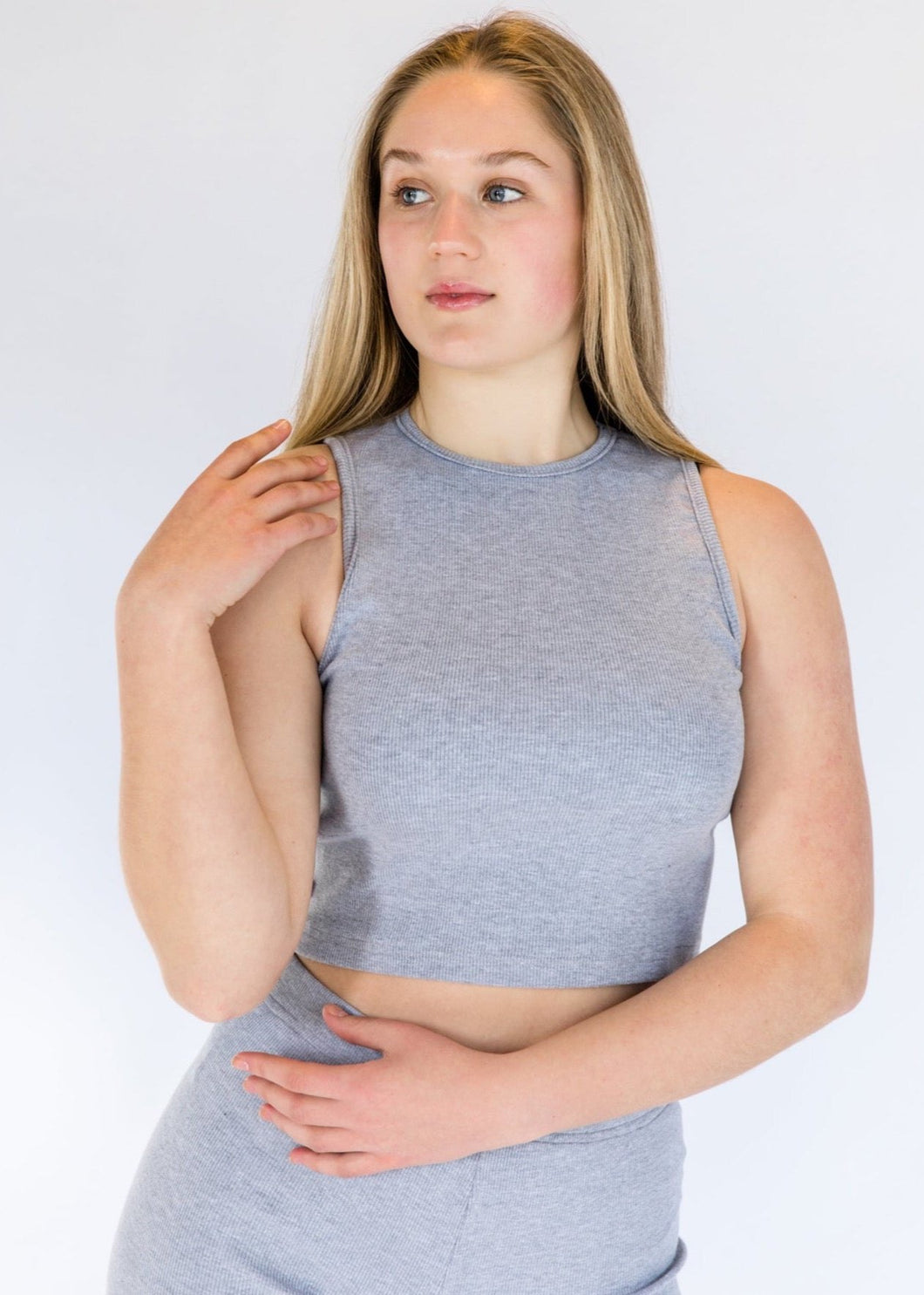 RIB HALTER CROP TOP - GREY