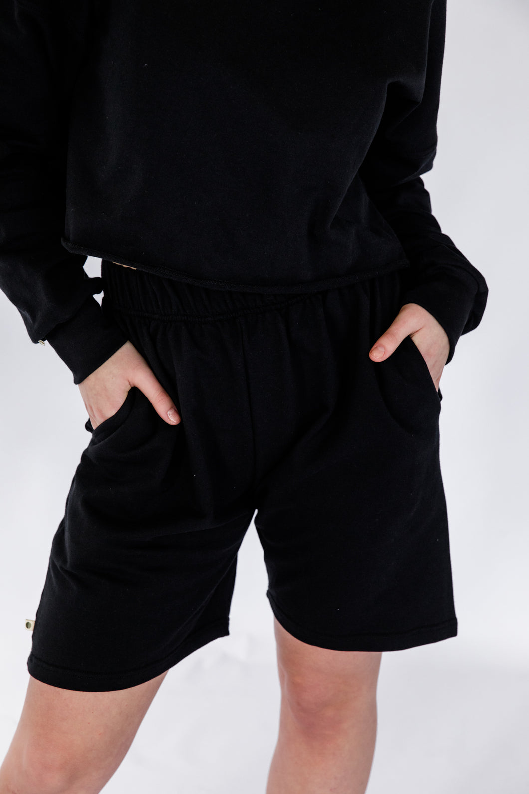 OVERSIZED SWEAT SHORT - BLACK