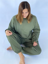 Load image into Gallery viewer, LOOSE FIT SWEATPANTS - OLIVE
