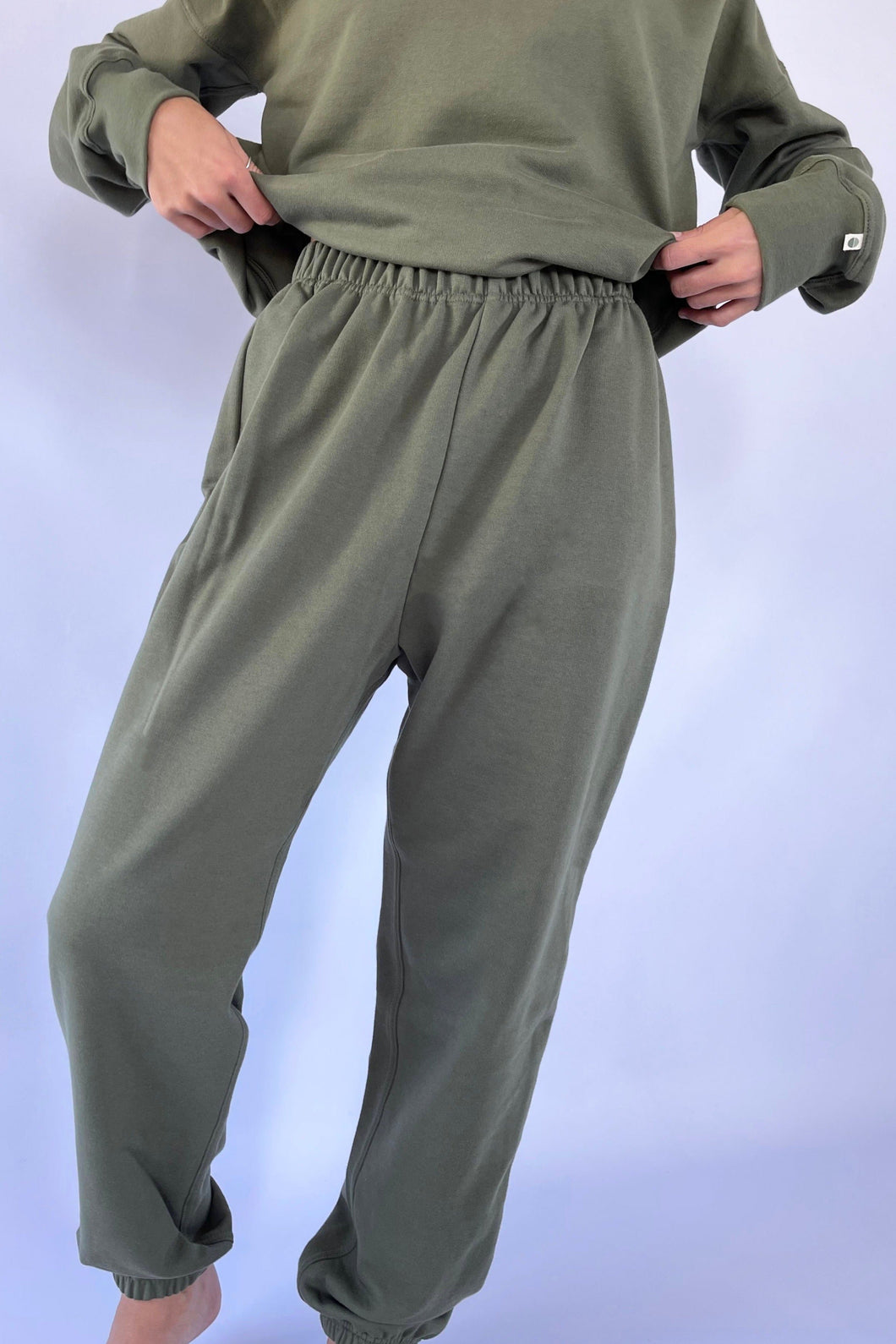 LOOSE FIT SWEATPANTS - OLIVE