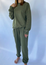 Load image into Gallery viewer, LOOSE FIT SWEATPANTS - OLIVE
